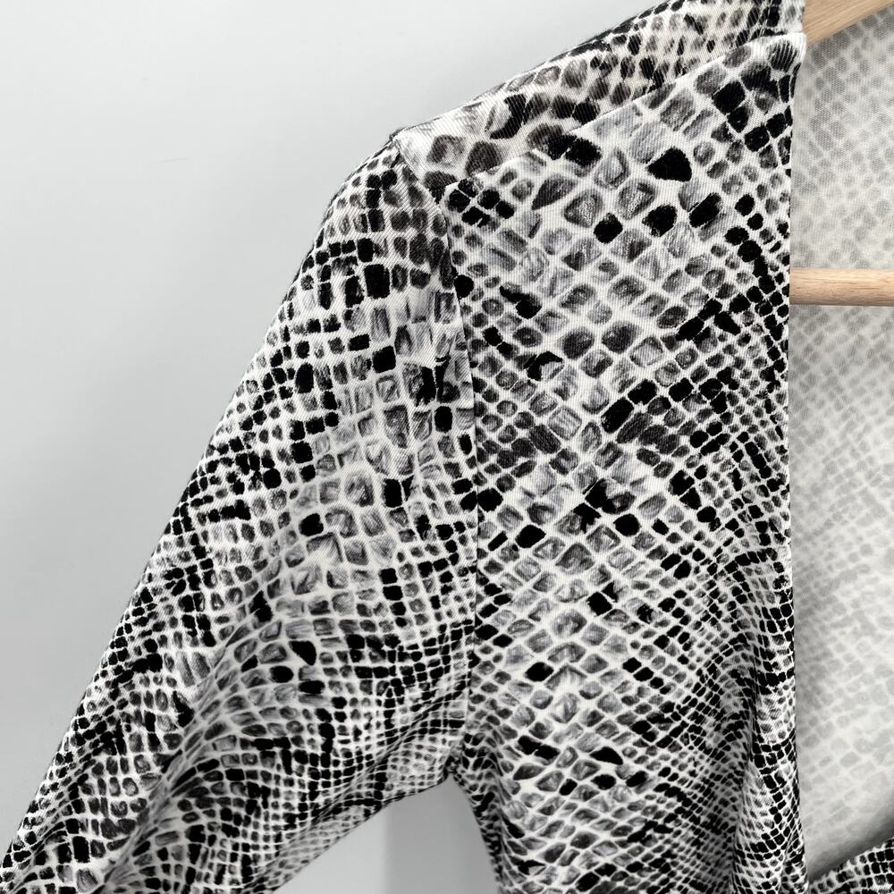 GOOD AMERICAN NWT The Runaround Animal Print Long Sleeve Wrap Dress // XS - Picture 7 of 15